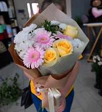 Букет цветов из:  Герберы, Розы и Хризантемы в Новую Купавну