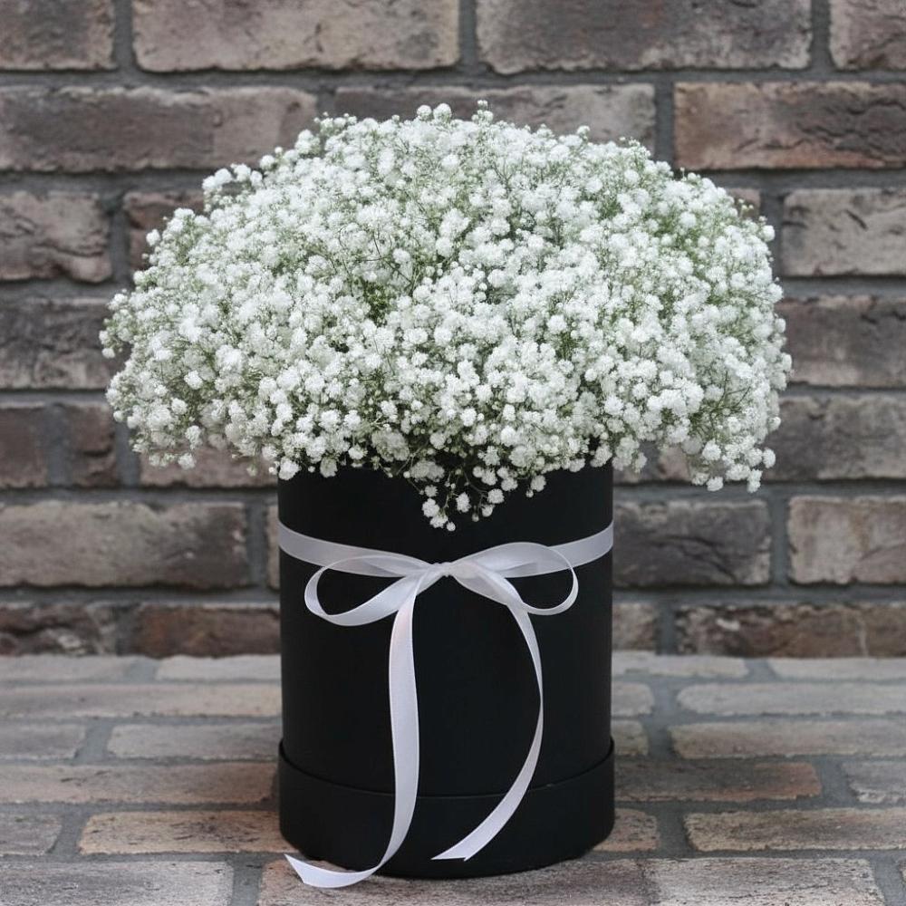 Цветочная композиция из Гипсофила в шляпной коробке в Новую Купавну