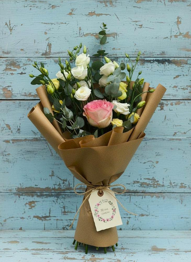 Букет цветов из: Розы и Лизиантусы в Новую Купавну