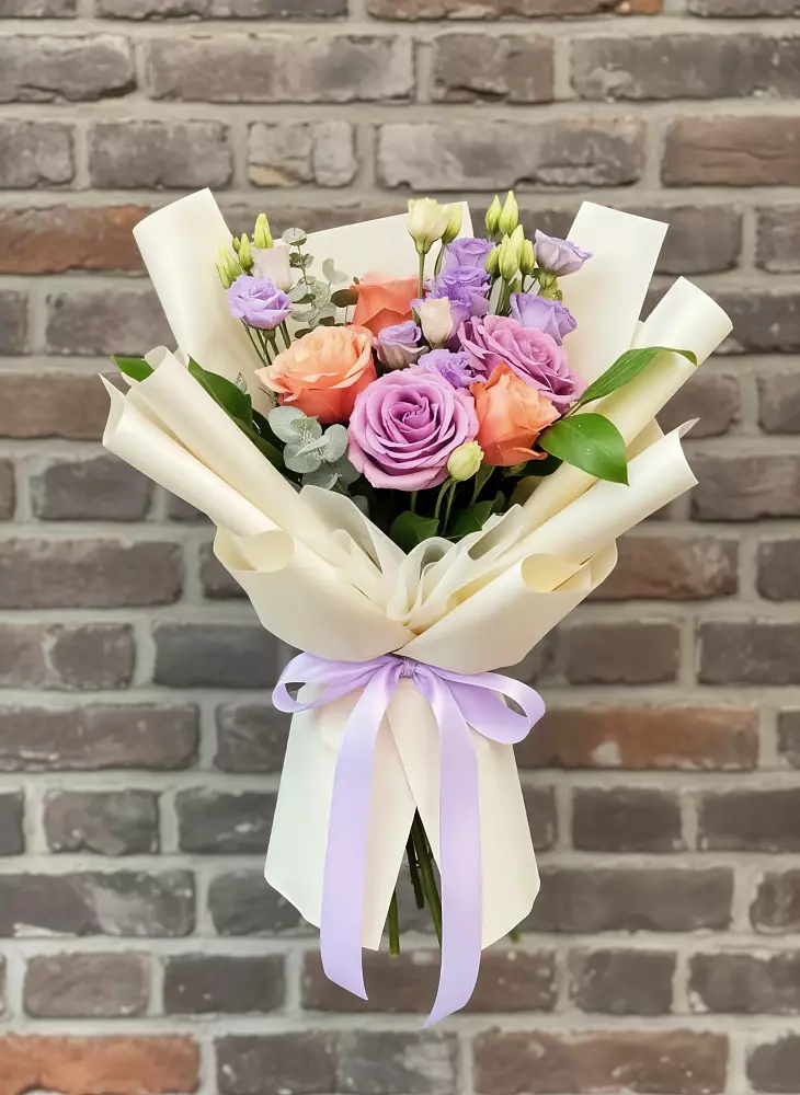 Букет цветов из: Лизиантусы и Розы в Новую Купавну