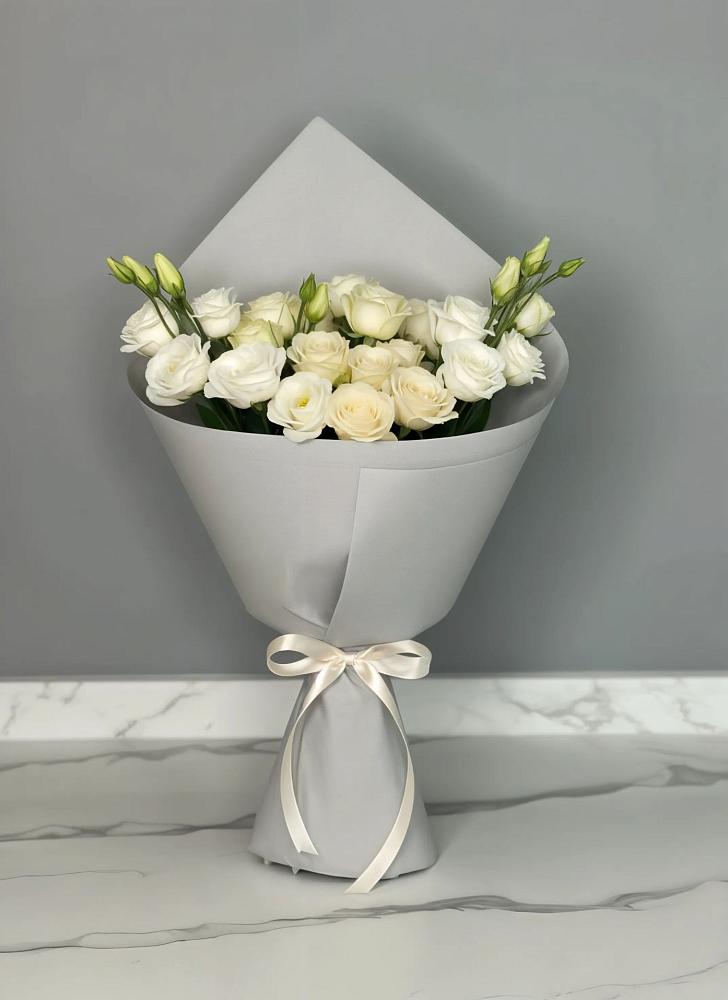 Букет цветов из: Розы и Лизиантусы в Новую Купавну