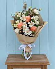 Букет цветов из:  Альстромерии, Лизиантусы, Розы и Хризантемы в Новую Купавну