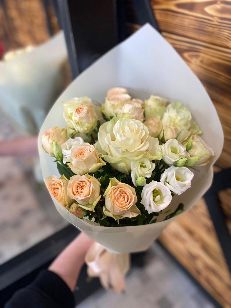 Букет цветов из: Розы и Лизиантусы в Новую Купавну