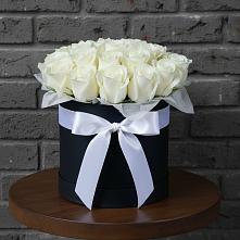 Цветочная композиция из Розы в шляпной коробке в Новую Купавну